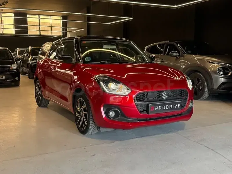 Usado Suzuki Swift 83 CV (61 kW) 2021 Rojo Utilitario