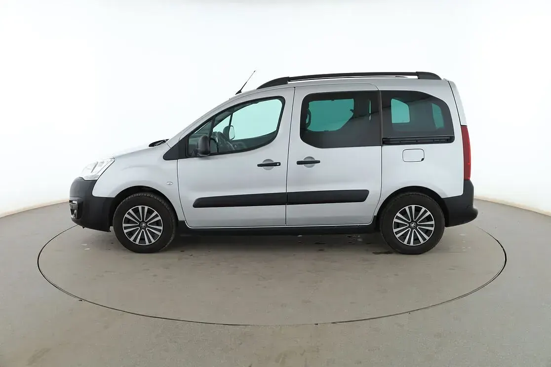 Usado Peugeot TePee 100 CV (73 kW) 2018 Gris Monovolumen