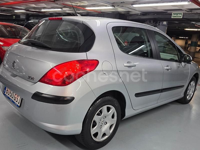 Usado Peugeot 308 90 CV (66 kW) 2010 Gris / plata Berlina