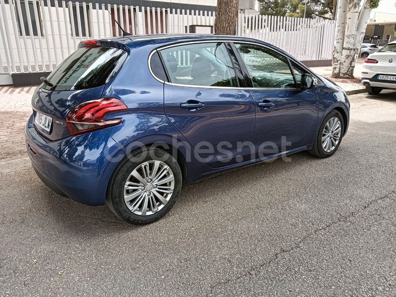 Azul Usado 2016 Peugeot 208 Active Utilitario | 9990 € (Un poco caro) - Imagen 1/4