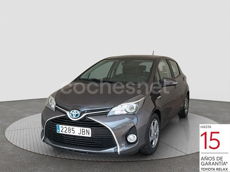 Gris / plata Usado 2014 Toyota Yaris Hybrid Active Berlina | 10.490 € (Precio justo) - Imagen 1/4