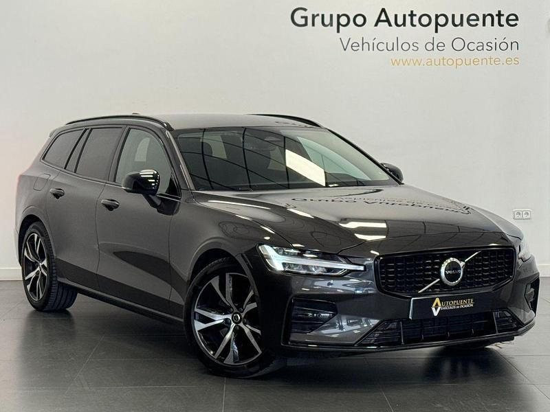 Gris / plata Usado 2023 Volvo V60 Plus Familiar | 29.990 € (Un poco caro) - Imagen 1/4