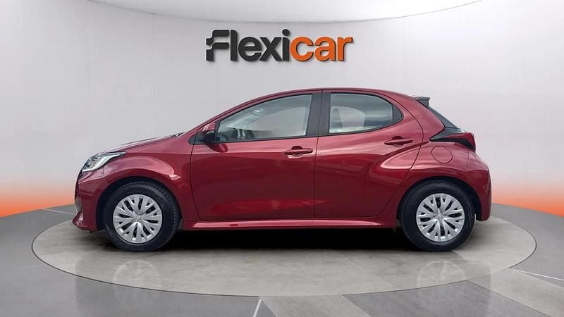 Usado Toyota Yaris Hybrid Active 116 CV (85 kW) 2023 Rojo Utilitario