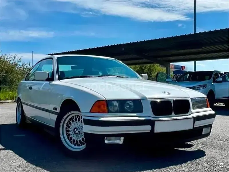 Usado BMW 318 140 CV (102 kW) 1995 Blanco Coupe
