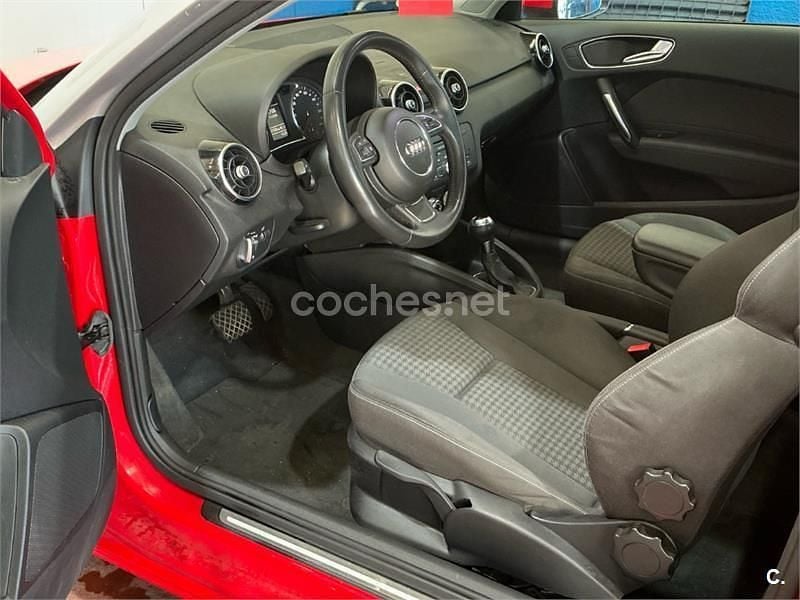 Usado Audi A1 Ambition 122 CV (89 kW) 2011 Rojo Utilitario