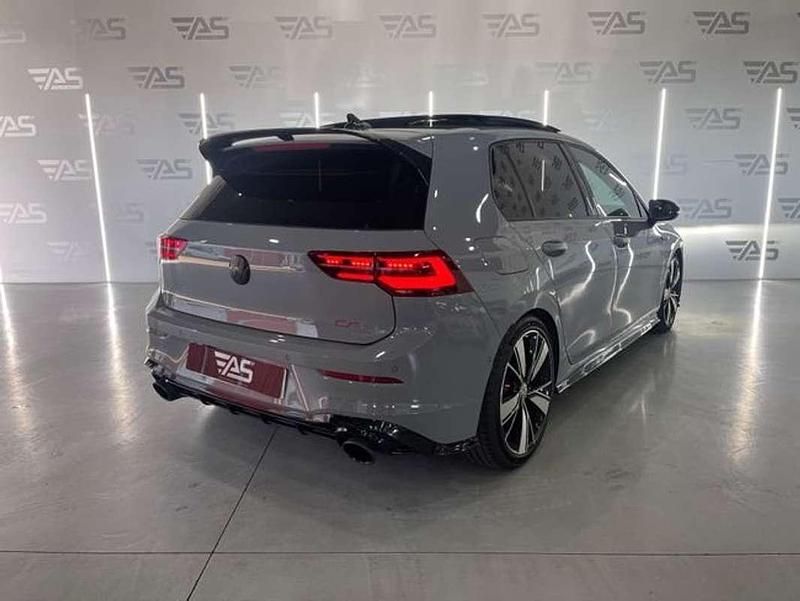Usado VW Golf VIII GTI 300 CV (220 kW) 2021 Gris Utilitario