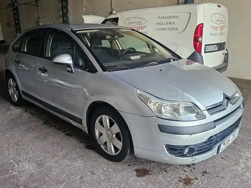 Usado Citroën C4 90 CV (66 kW) 2006 Gris / plata Berlina