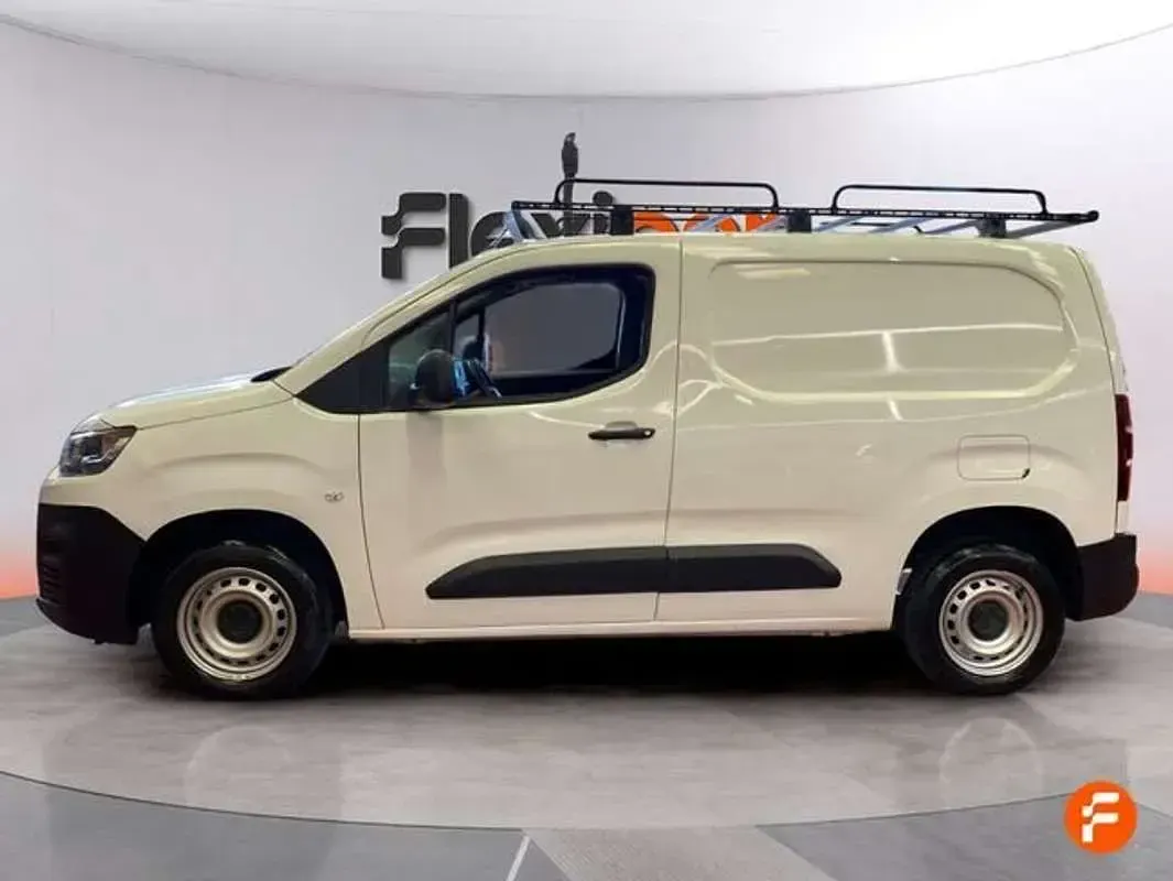 Usado Citroën Berlingo Live 102 CV (75 kW) 2022 Blanco Monovolumen