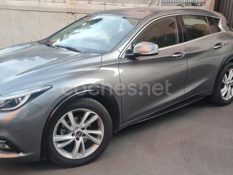 Gris / plata Usado 2016 Infiniti Q30 Sport Tech Berlina | 14.900 € (Precio justo) - Imagen 1/4