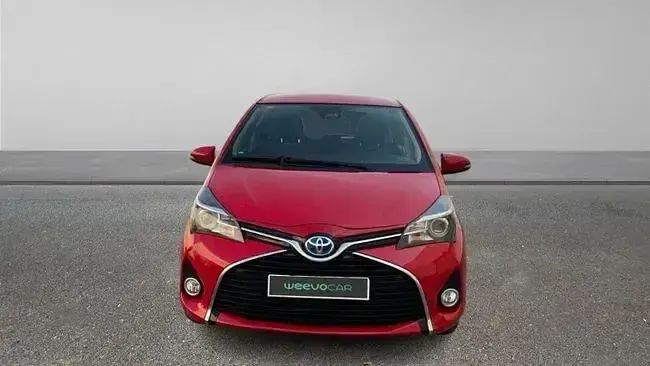 Usado Toyota Yaris Advance 100 CV (73 kW) 2016 Rojo