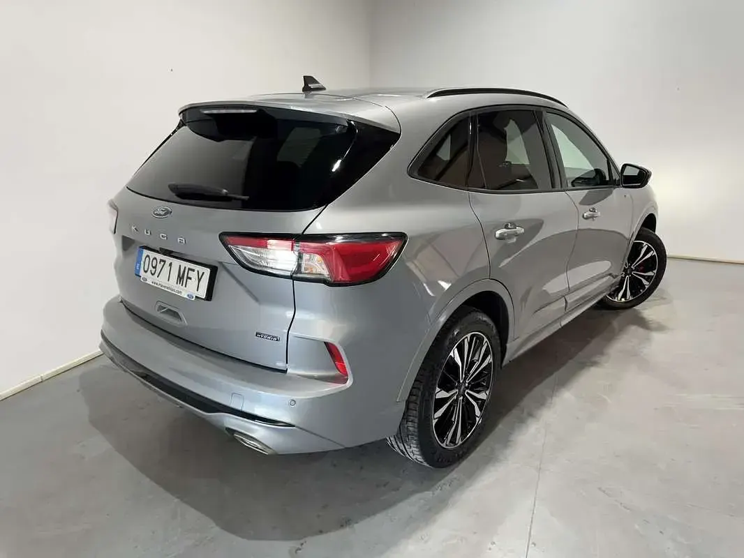 Usado Ford Kuga ST-Line 224 CV (164 kW) 2023 Gris SUV