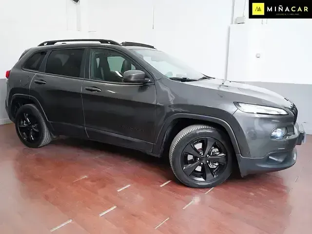 Usado Jeep Cherokee Night Eagle 200 CV (147 kW) 2017 Gris / plata SUV