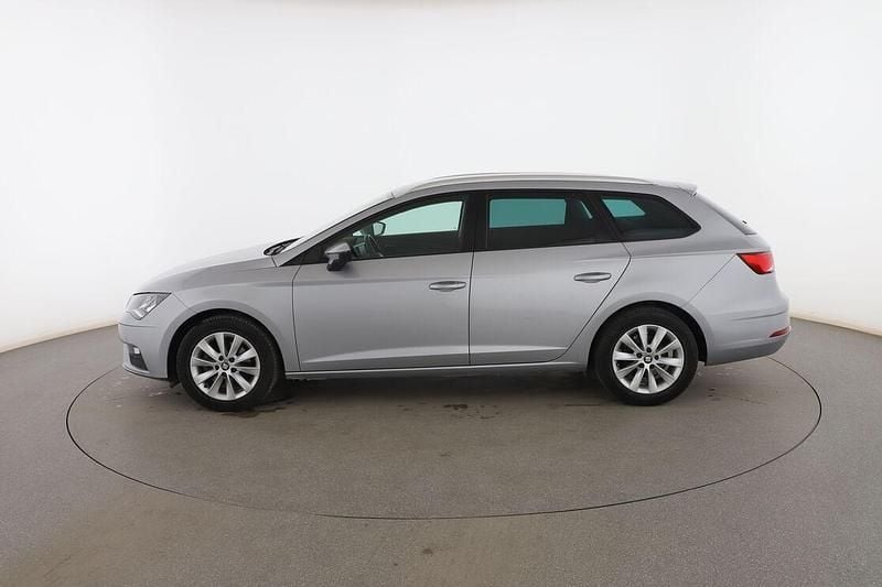 Usado Seat Leon Style 115 CV (84 kW) 2020 Plata Familiar