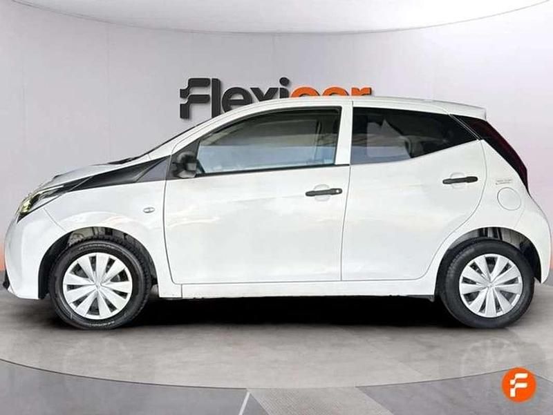 Begagnad Toyota Aygo X-play 72 HK (52 kW) 2022 Vit Halvkombi