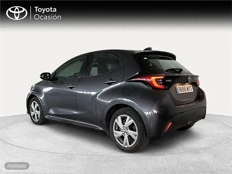 Usado Toyota Yaris Hybrid Active 116 CV (85 kW) 2025 Gris Berlina