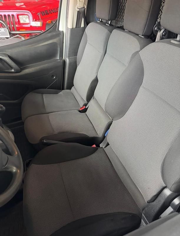 Usado Peugeot Partner 100 CV (73 kW) 2017 Blanco Monovolumen