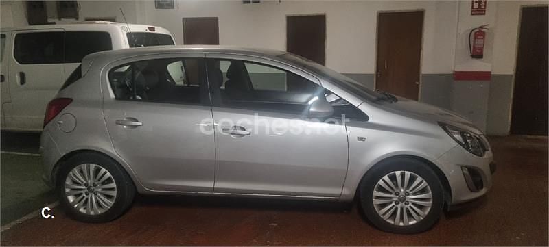 Usado Opel Corsa Selective 100 CV (73 kW) 2014 Gris / plata Berlina