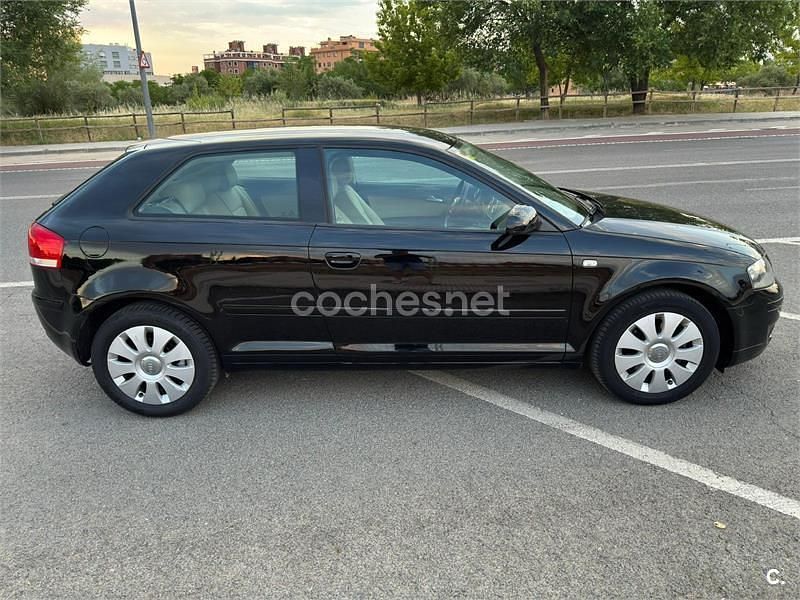 Usado Audi A3 Ambiente 125 CV (91 kW) 2008 Negro Utilitario