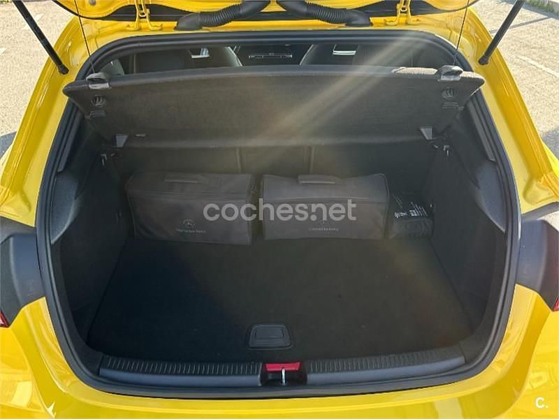 Usado Mercedes A250 218 CV (160 kW) 2021 Amarillo Berlina