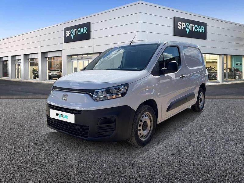 Usado Fiat Doblò S 102 CV (75 kW) 2023 Blanco Monovolumen