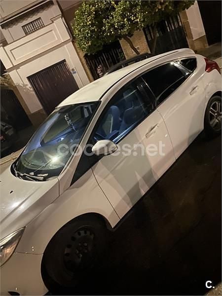 Usado Ford Focus Trend 95 CV (69 kW) 2011 Blanco Berlina