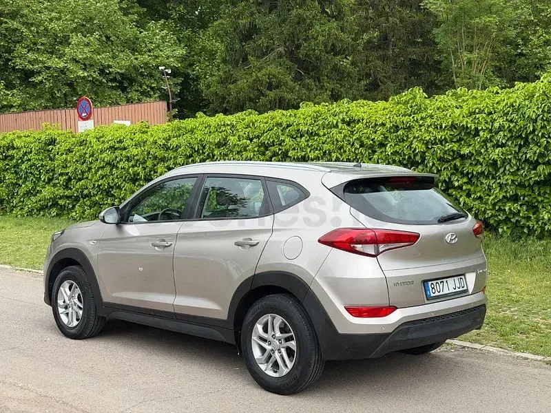 Usado Hyundai Tucson 115 CV (84 kW) 2015 Gris / plata SUV