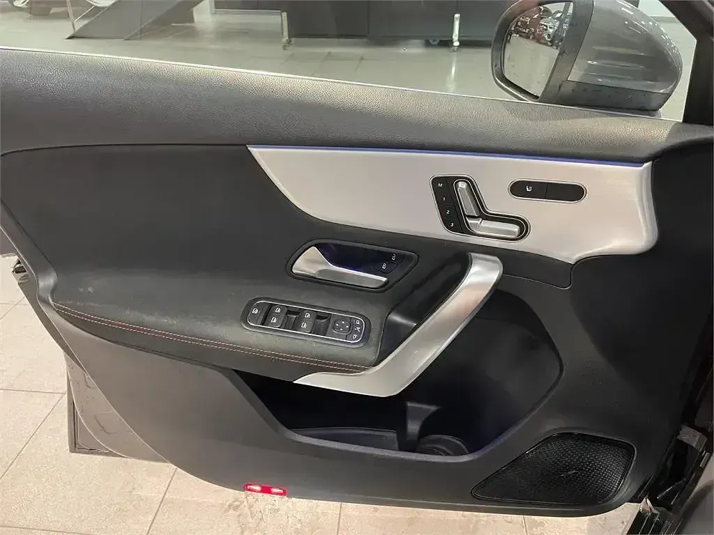 Usado Mercedes A220 190 CV (139 kW) 2024 Gris Berlina