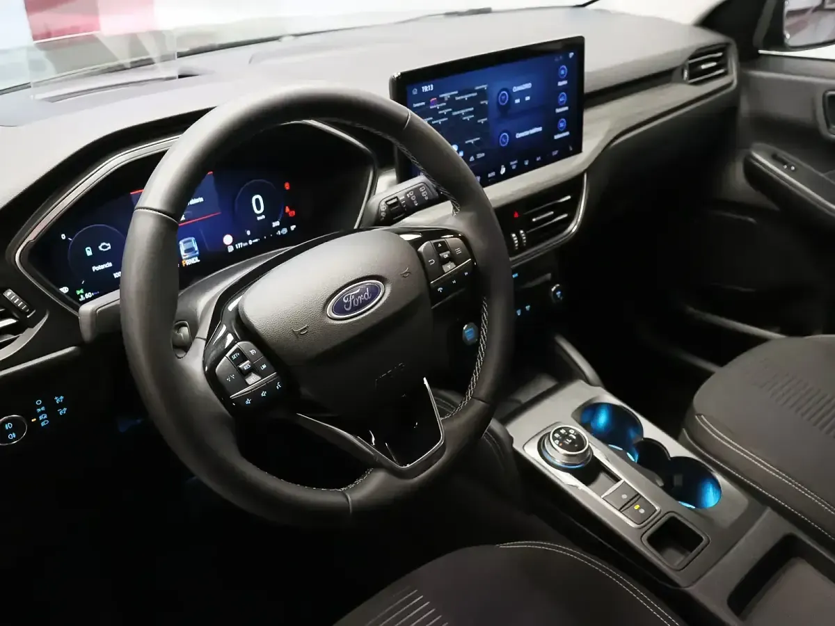 Usado Ford Kuga Active X 243 CV (178 kW) 2025 Gris SUV