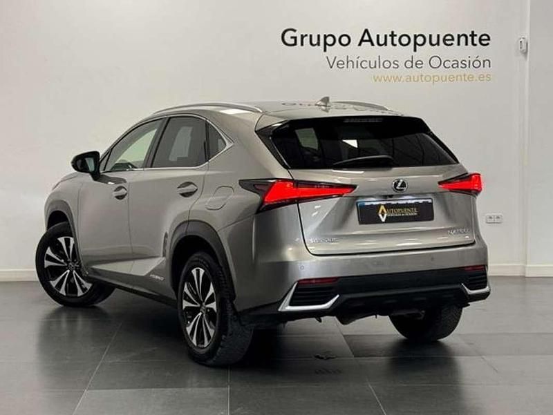 Usado Lexus NX300h 197 CV (144 kW) 2021 Gris SUV