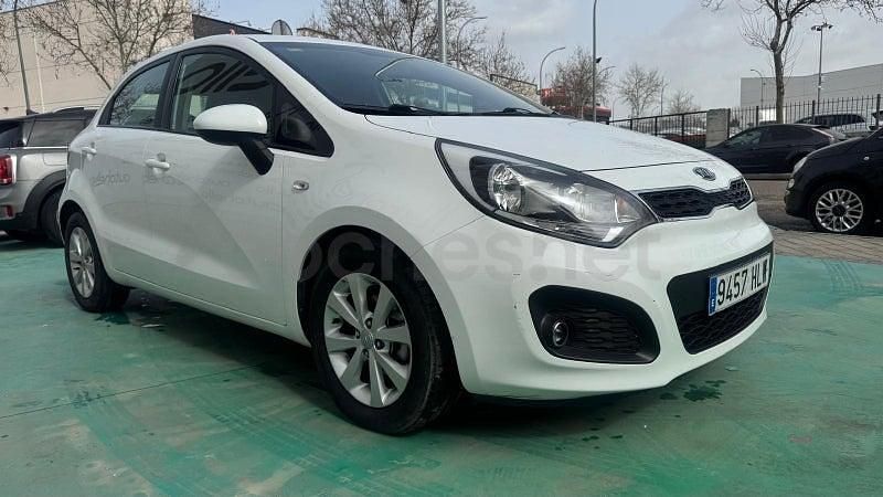 Usado Kia Rio 85 CV (62 kW) 2013 Blanco Berlina