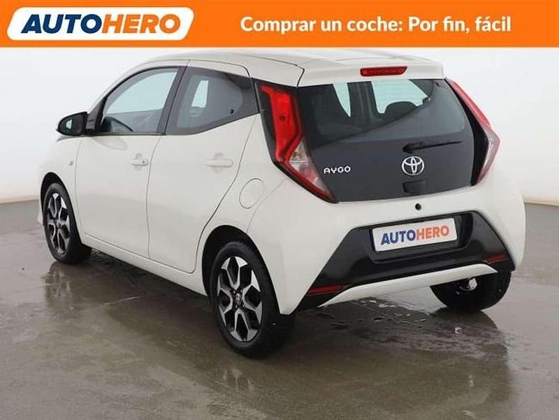 Usado Toyota Aygo X-play 69 CV (50 kW) 2019 Blanco Utilitario