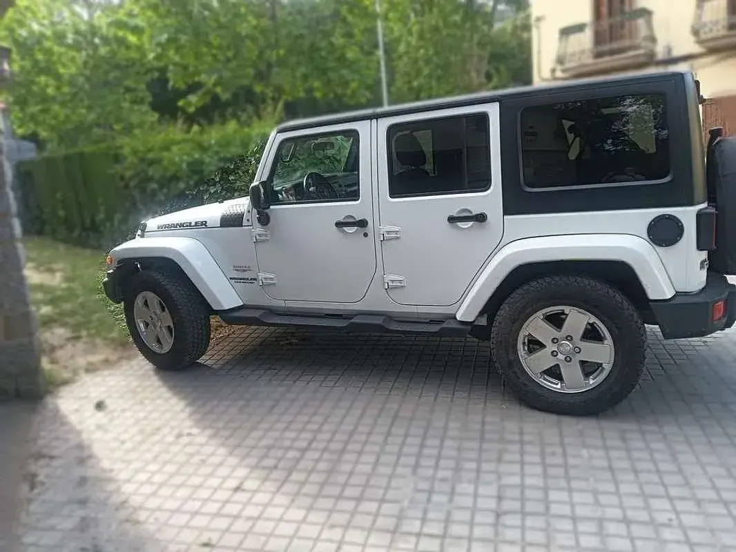 Usado Jeep Wrangler Sahara 200 CV (147 kW) 2011 Blanco SUV