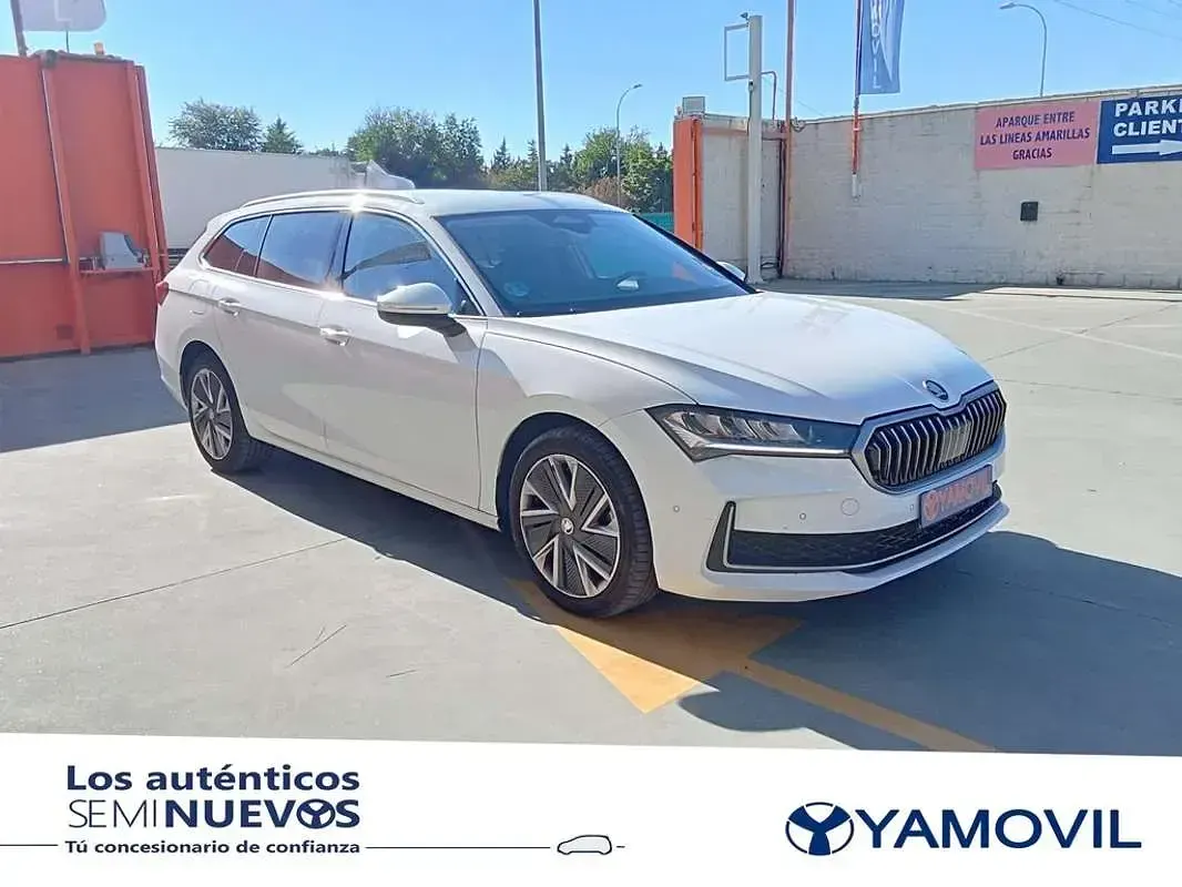 Usado Skoda Superb Selection 150 CV (110 kW) 2024 Blanco Familiar