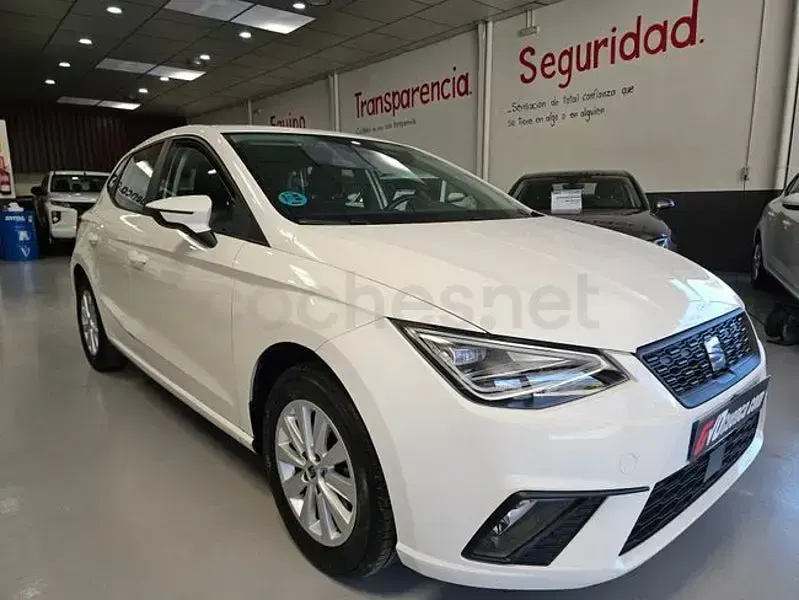 Usado Seat Ibiza Style Plus 110 CV (80 kW) 2022 Blanco Utilitario