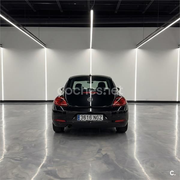 Usado VW Beetle Design 105 CV (77 kW) 2012 Negro Utilitario