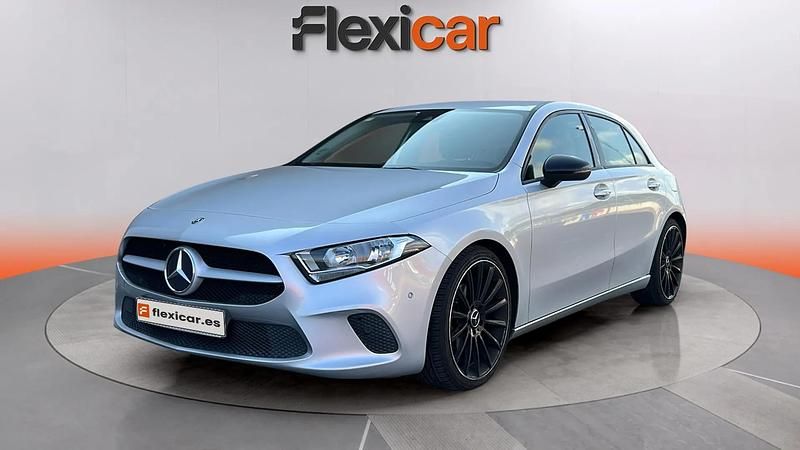 Usado Mercedes A180 116 CV (85 kW) 2019 Gris Berlina