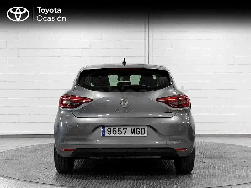 Usado Renault Clio V Evolution 143 CV (105 kW) 2023 Gris / plata Berlina