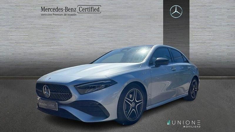 Usado Mercedes A200 150 CV (110 kW) 2025 Gris Berlina