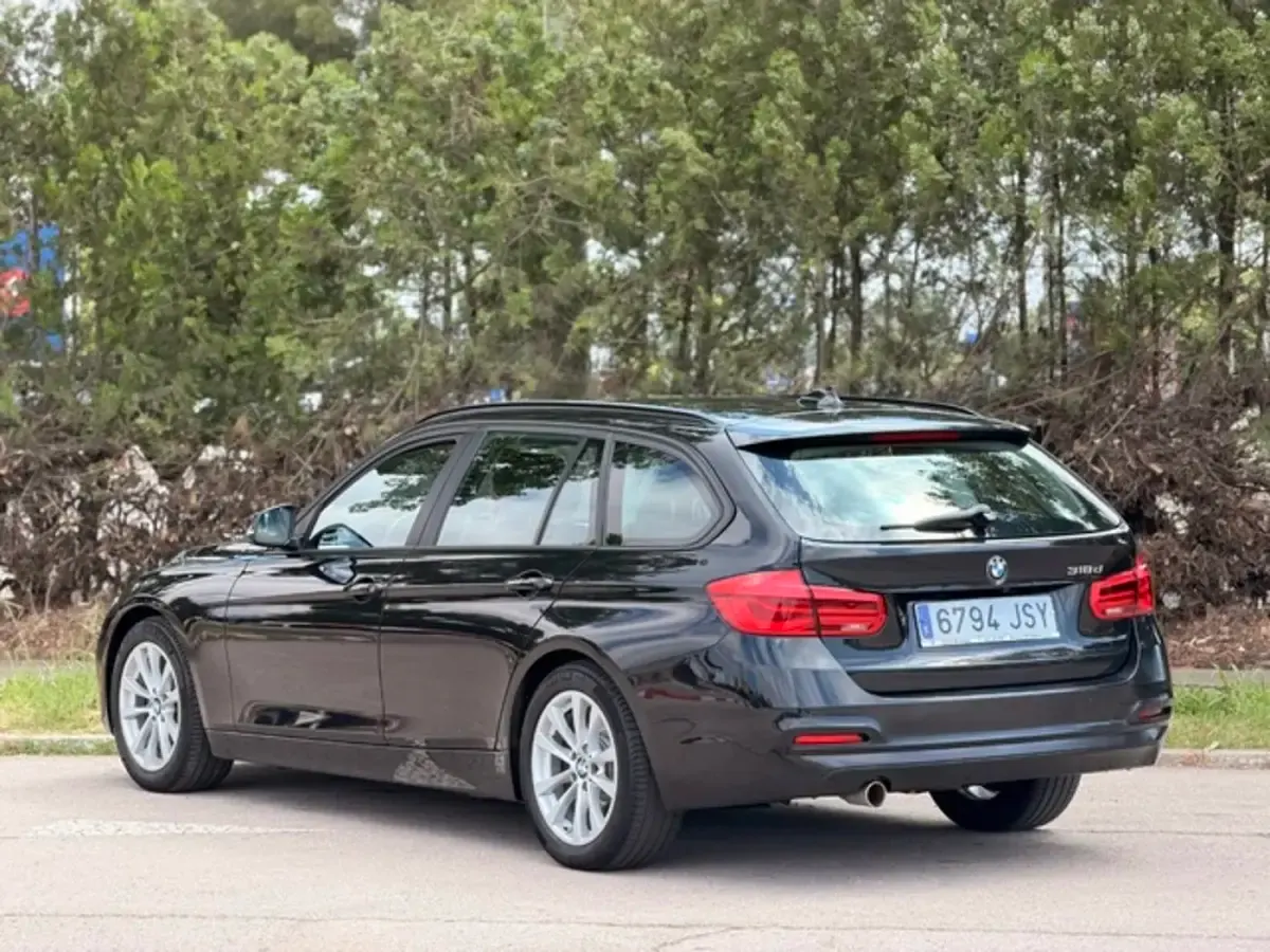 Usado BMW 318 Sport Line 150 CV (110 kW) 2016 Negro Familiar