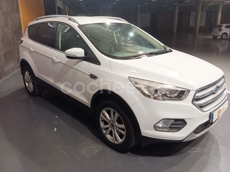 Usado Ford Kuga Trend 150 CV (110 kW) 2019 Blanco SUV