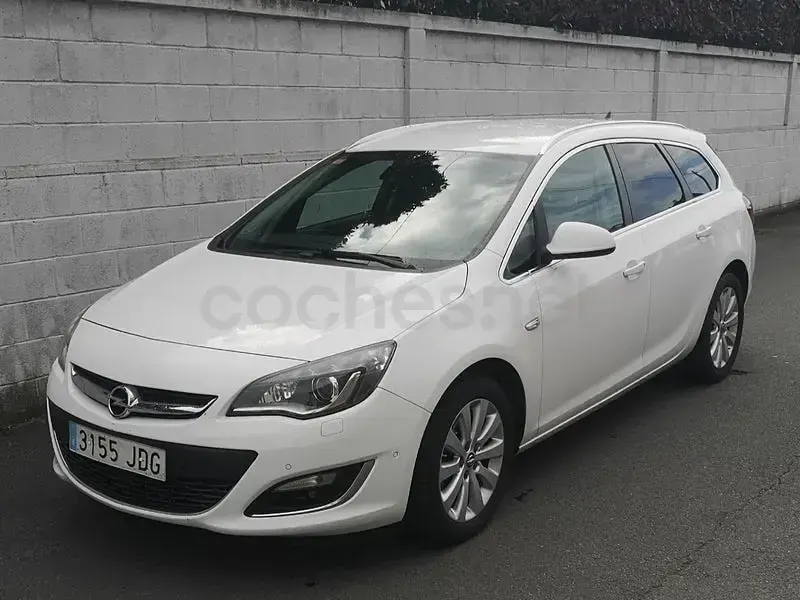 Usado Opel Astra Excellence 136 CV (100 kW) 2015 Blanco Familiar