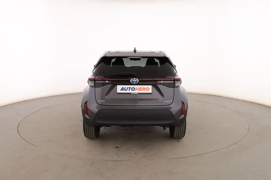 Usado Toyota Yaris Cross Style 116 CV (85 kW) 2022 Gris SUV