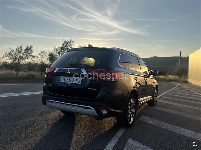 Negro Usado 2019 Mitsubishi Outlander Motion SUV | 16.900 € (Precio justo) - Imagen 1/4