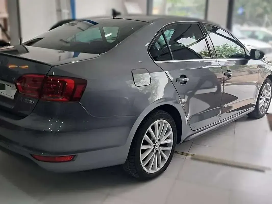 Usado VW Jetta Sport 150 CV (110 kW) 2013 Gris Berlina