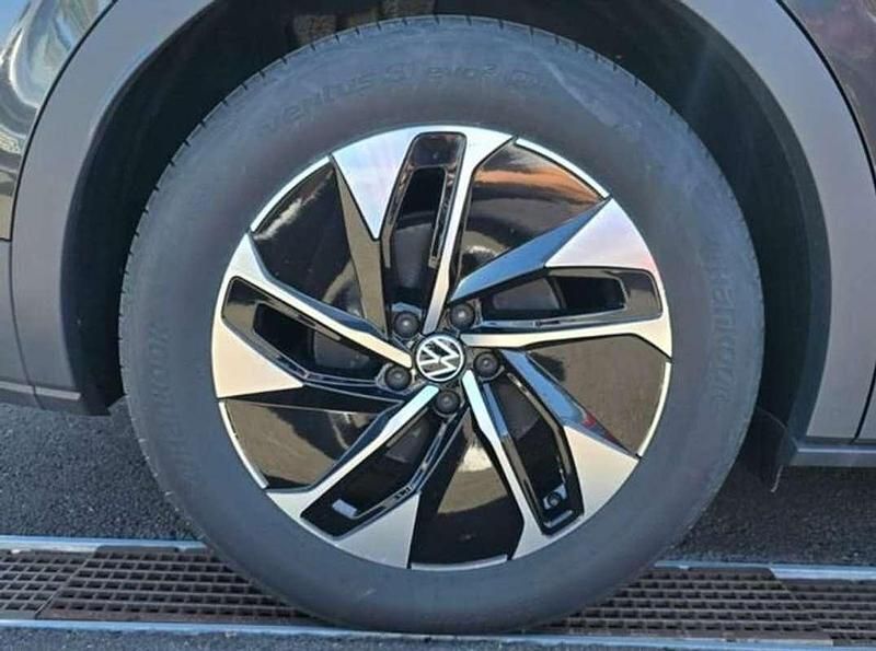Usado VW ID.4 Pro 150 kW (204 CV) 2025 Gris SUV