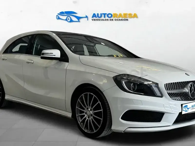 Usado Mercedes A180 AMG line 109 CV (80 kW) 2015 Blanco Utilitario
