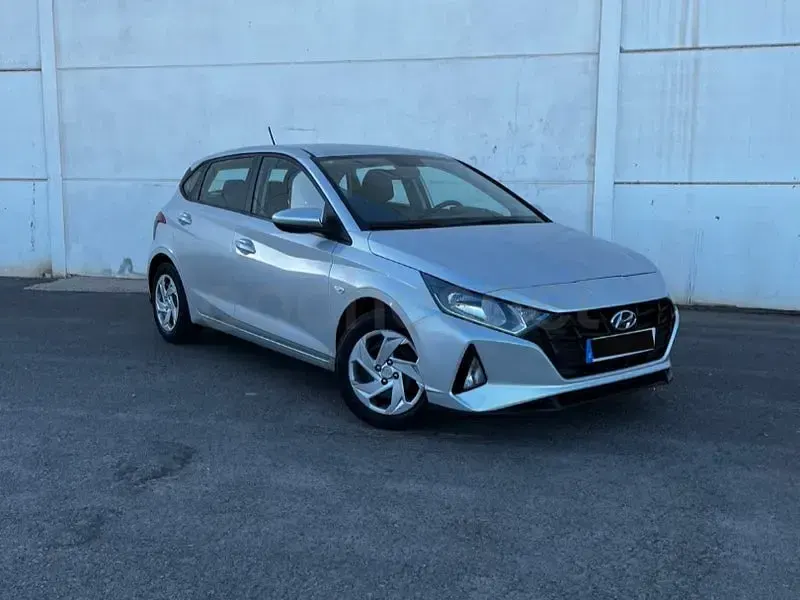 Usado Hyundai i20 84 CV (61 kW) 2021 Gris / plata Utilitario