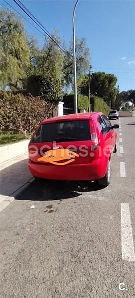 Usado Ford Fiesta Sport 103 CV (75 kW) 2003 Rojo Utilitario