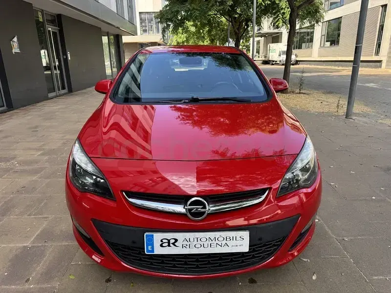 Usado Opel Astra Excellence 110 CV (80 kW) 2015 Rojo Berlina