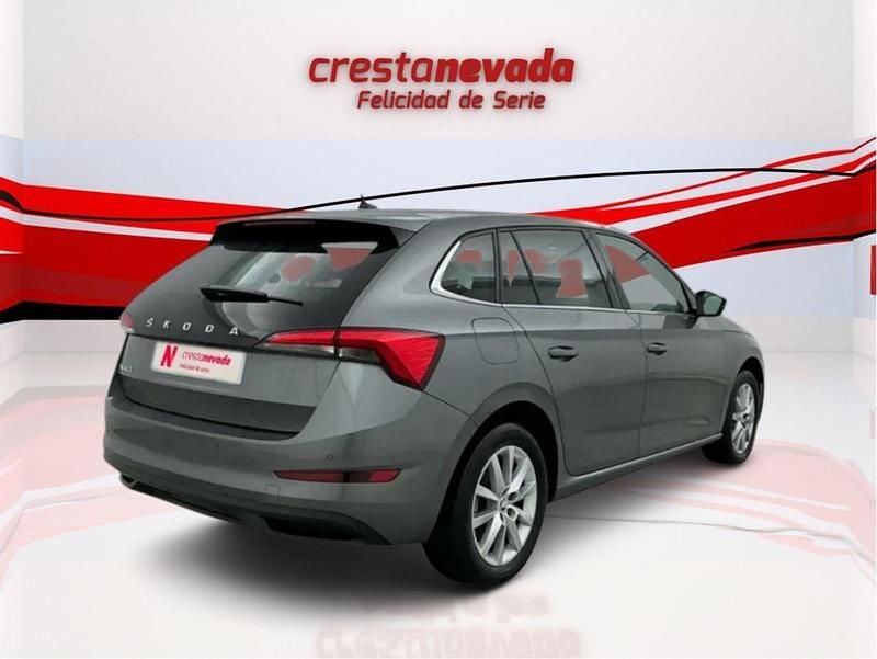 Usado Skoda Scala Ambition 110 CV (80 kW) 2022 Gris Utilitario